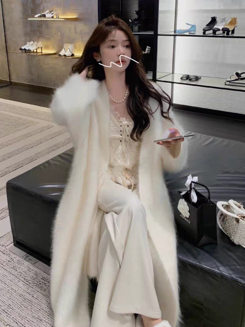 小香风白色水貂绒毛衣外套女秋冬富家千金高级感温柔针织开衫大衣