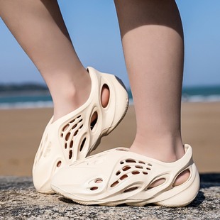 亲子儿童凉鞋 2020新款 时尚 椰子700洞洞鞋 镂空户外沙滩鞋 潮情侣鞋
