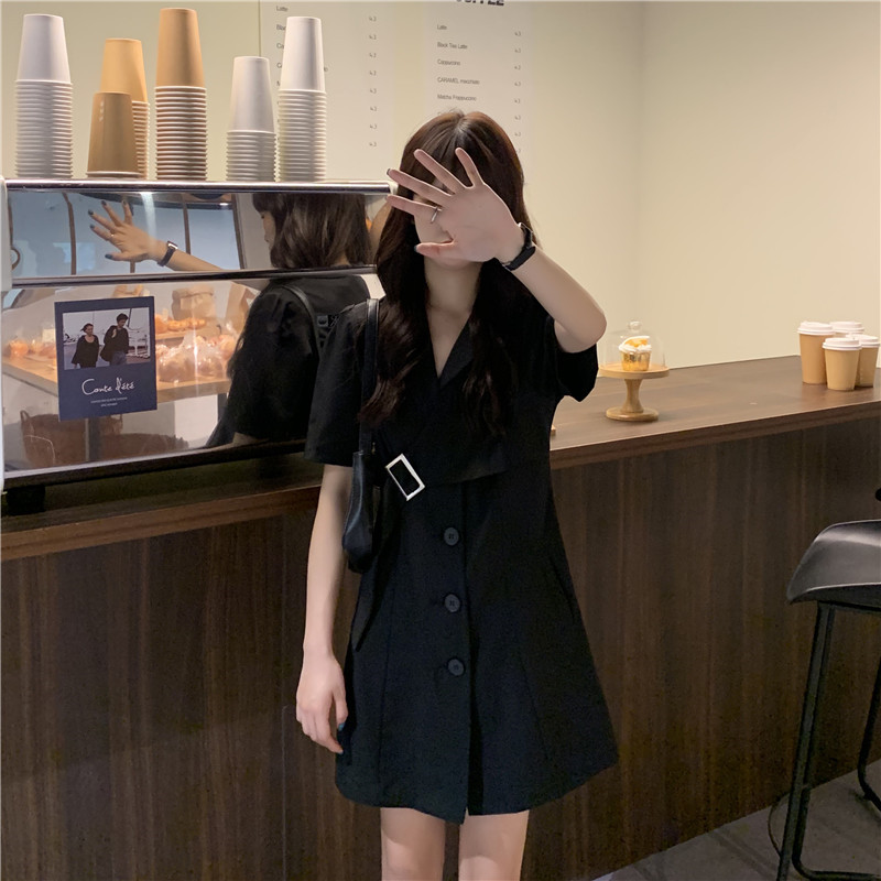 A real price suit with a slim waist dress