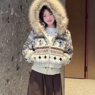 费尔岛提花连帽毛领短款棉服女2025冬季新款加厚宽松羊羔毛短外套