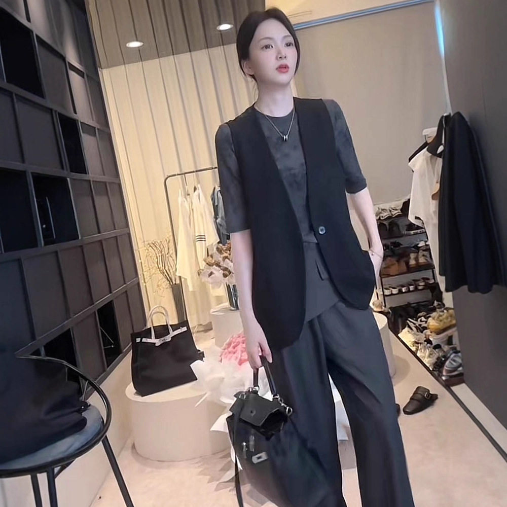 西装马甲女款设计感背后蕾丝拼接显瘦百搭黑色无袖西服坎肩潮百搭