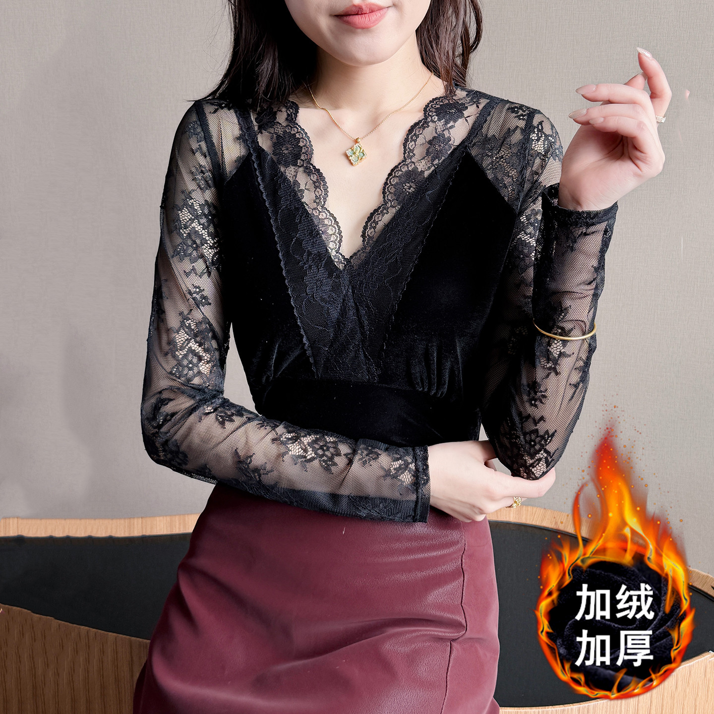 性感V领蕾丝花边丝绒加绒打底衫