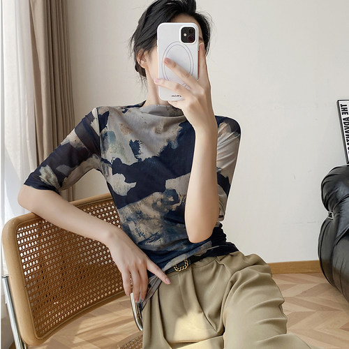 复古水墨画印花半高领中袖T恤女