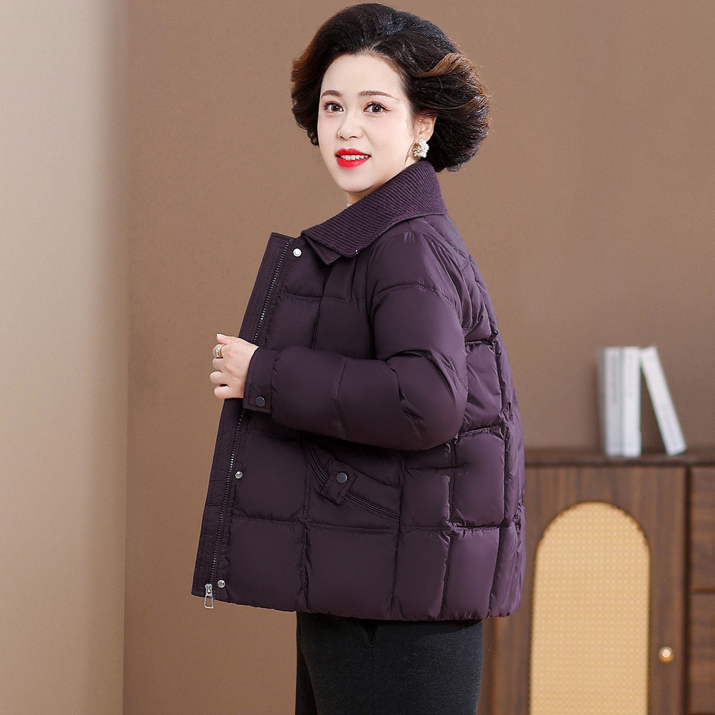 50多岁妈妈冬装羽绒棉服洋气中老年人棉袄女小个子秋冬季保暖棉衣
