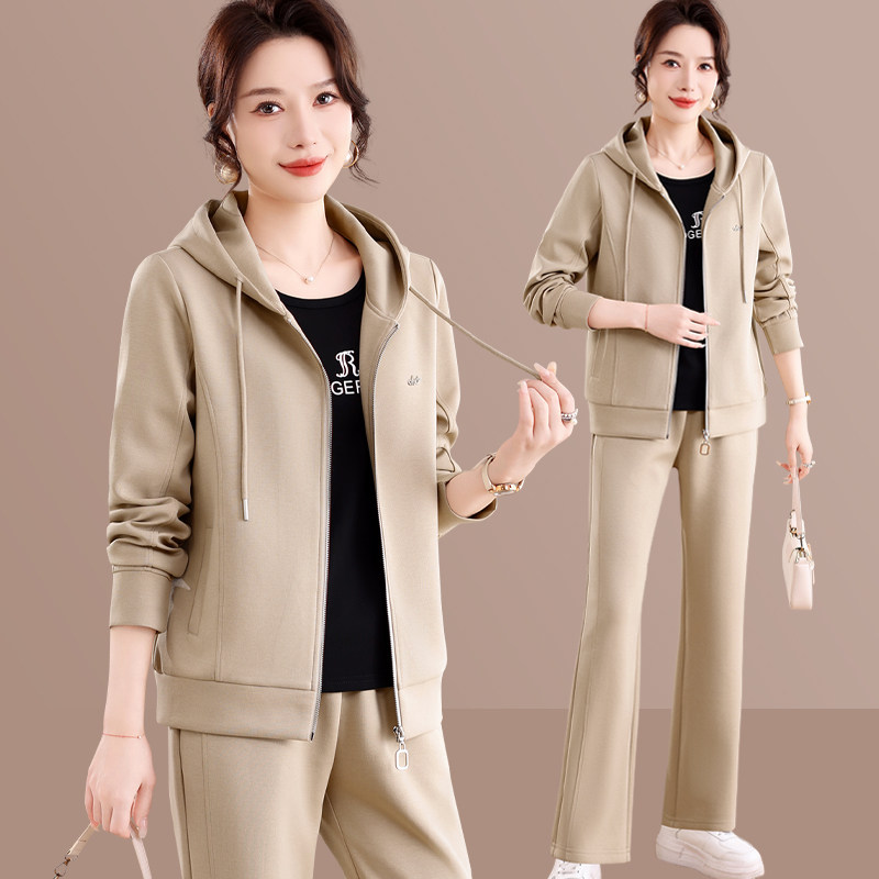 中老年女装休闲风连帽运动服套装妈妈装春秋季时尚洋气宽松三件套