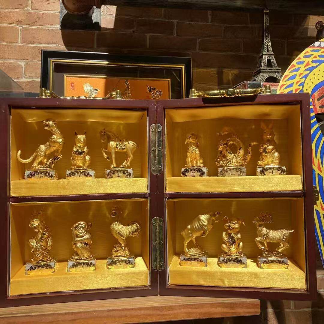 老*祥金店正品 支持门店验货 玉石镀金十二生肖豪华套装摆件礼盒