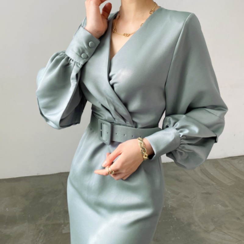 Korean chic autumn and winter elegant temperament V-neck belt thin Lantern Sleeve back split medium and long dress women