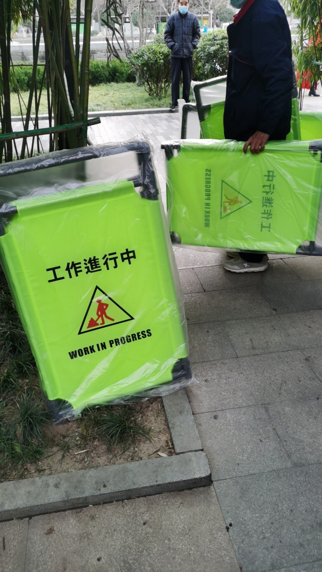 三折围挡布艺围栏酒店养护电梯维护栏/隔离栏