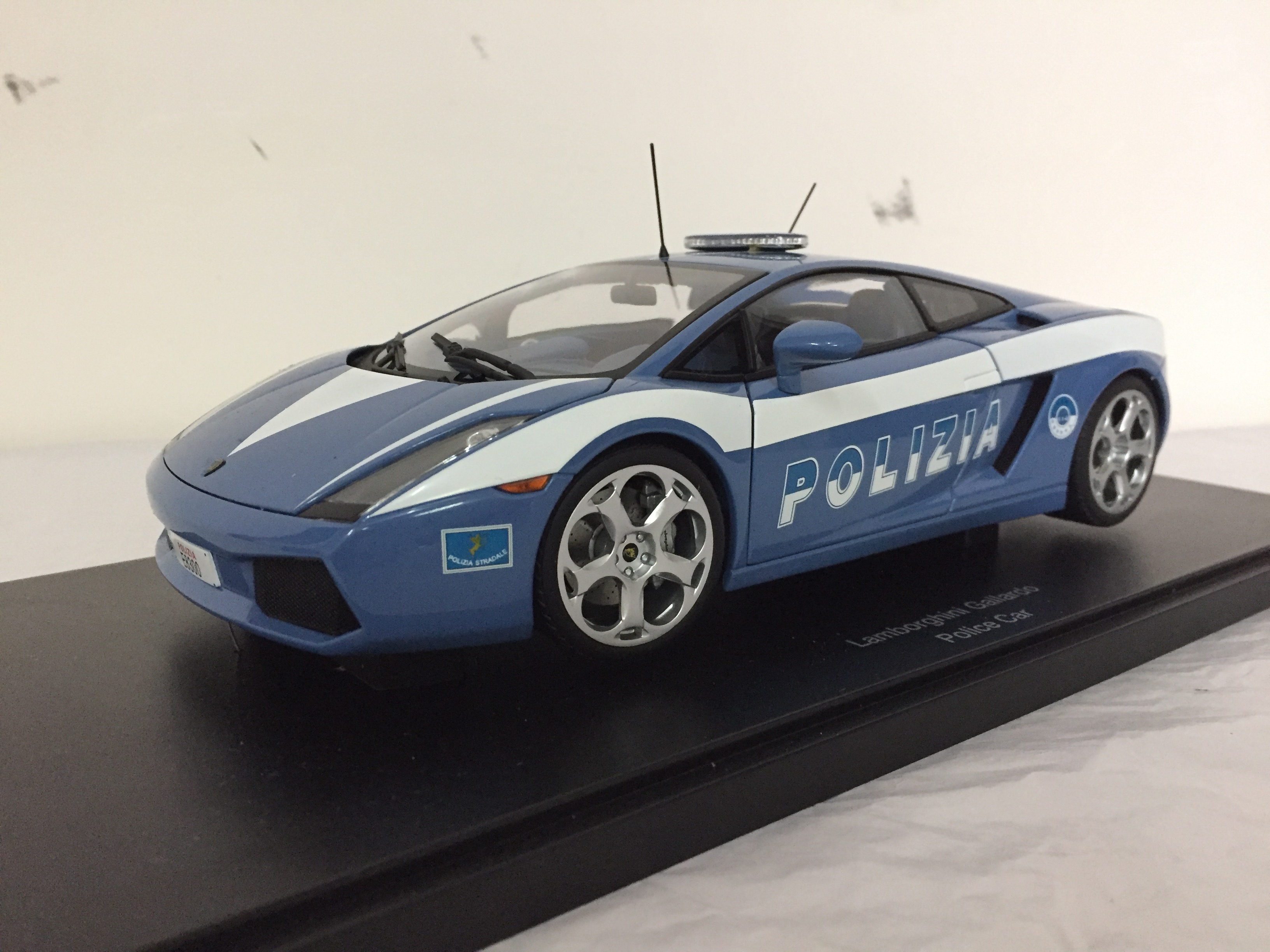 奥拓 1:18 兰博基尼盖拉多警车 GALLARDO POLICE 第一版 车模型