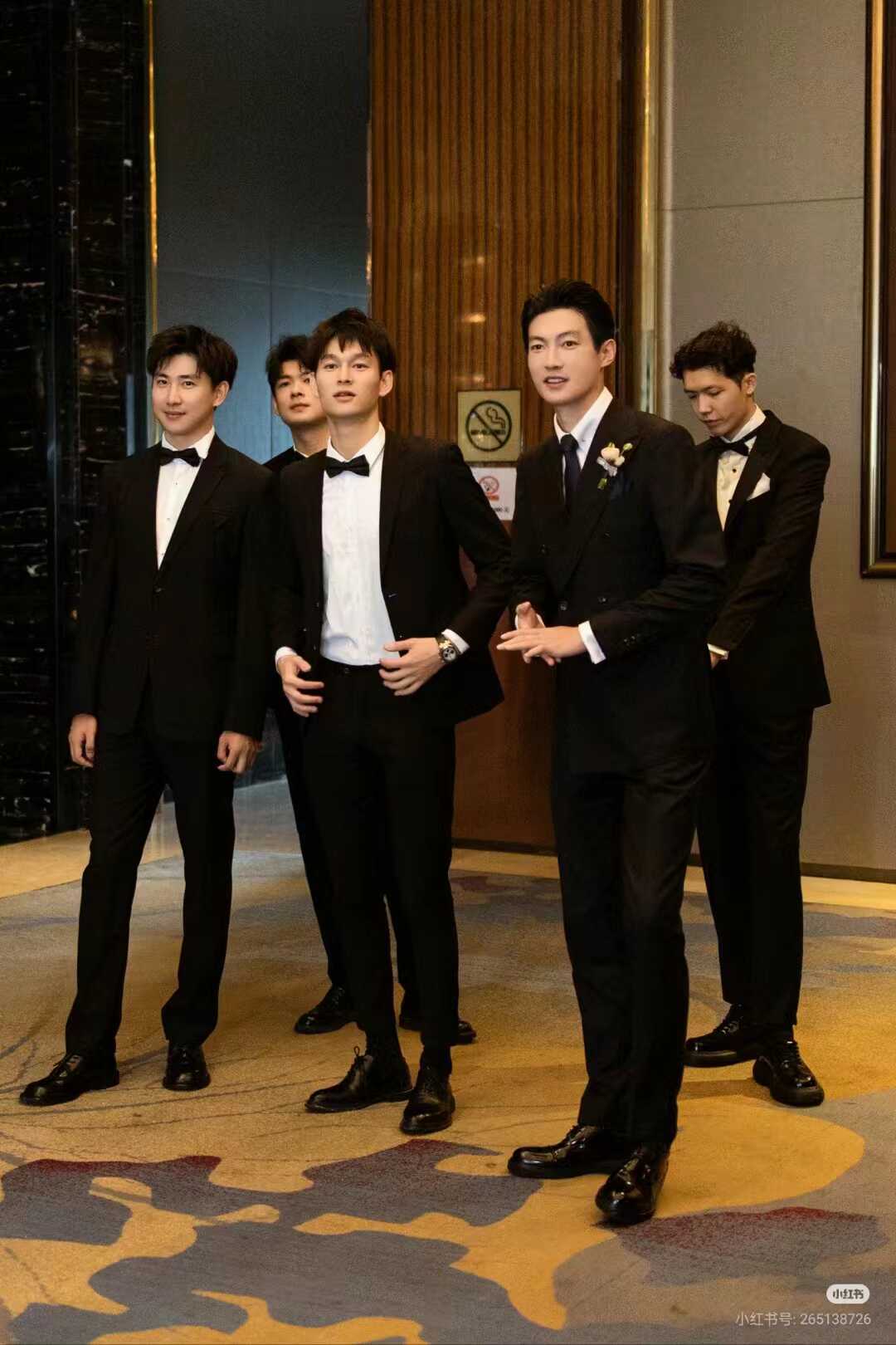 婚礼标配伴郎团兄弟团黑色西服套装面试正装