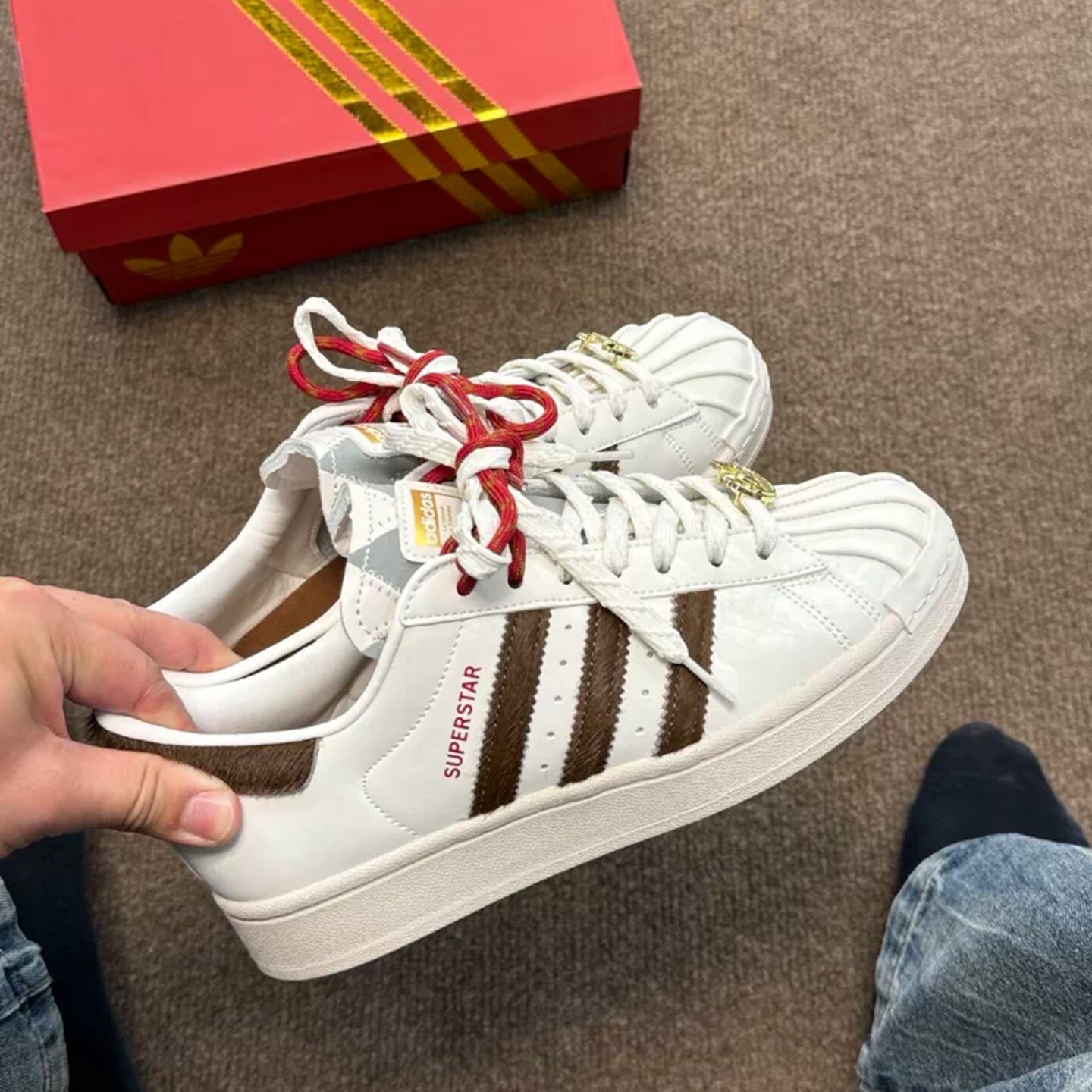 Adidas 阿迪达斯 三叶草 男女马年限定贝壳头时尚休闲板鞋 KJ6293