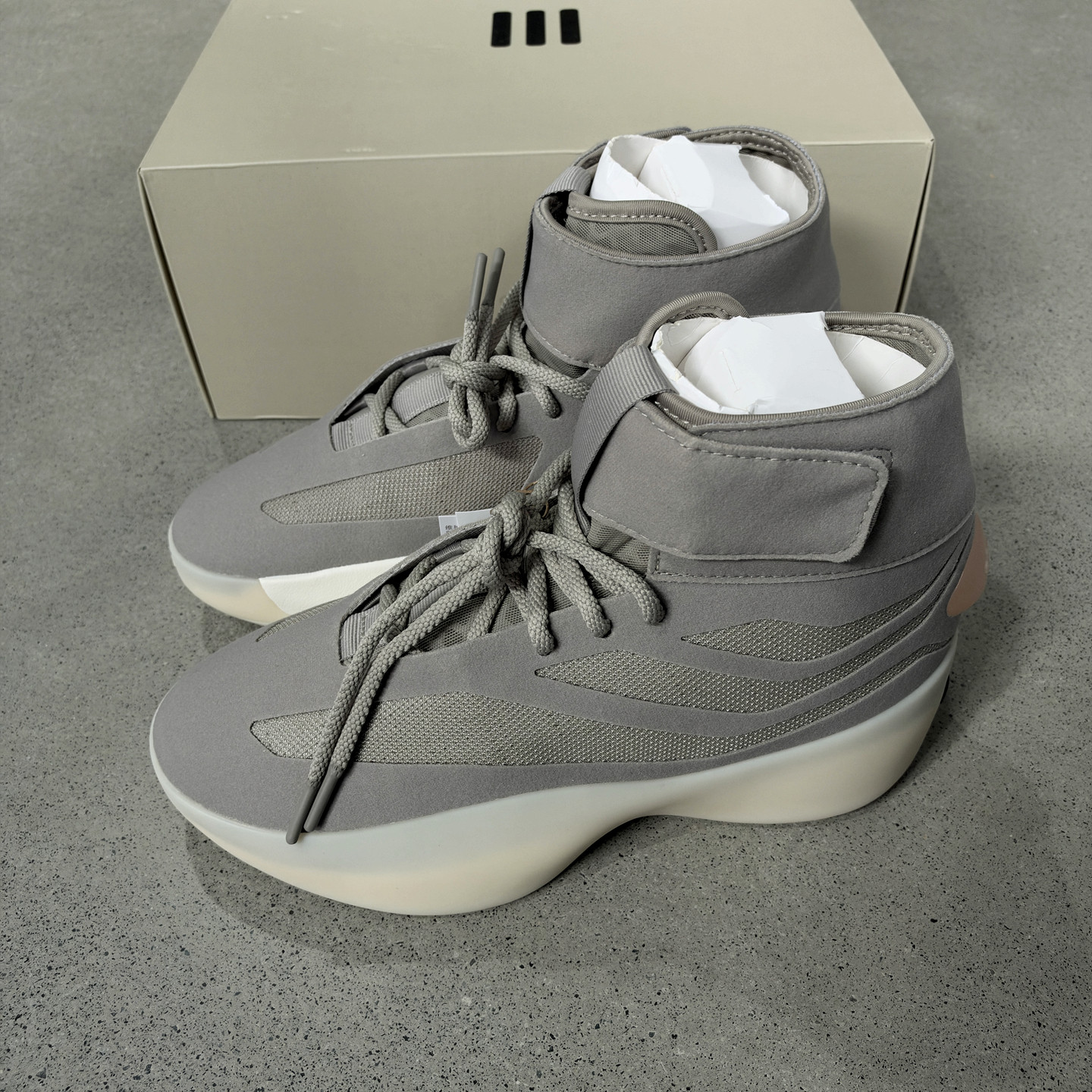 Adidas 阿迪达斯 FEAR OF GOD 男子防滑耐磨中高帮篮球鞋 JQ8483