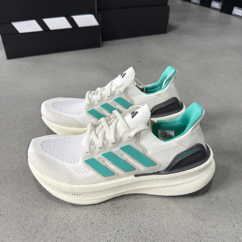 Adidas 阿迪达斯 ULTRABOOST 5 男女减震透气运动跑步鞋 JQ2903