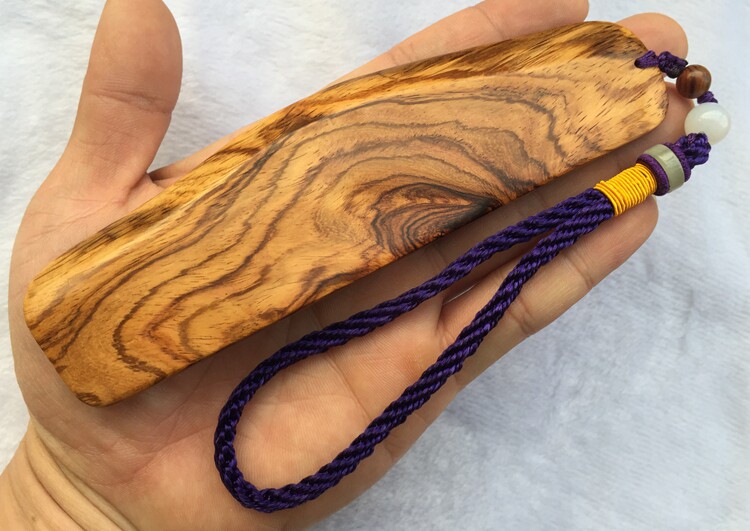 海南黄花梨虎皮纹把件海黄鬼脸鬼眼把件海黄黄金地把件牌子