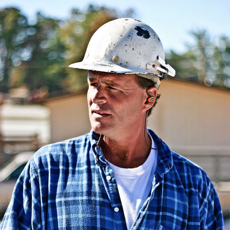 嘈杂环境使用 ISOtunes PRO 保护听力主动降噪无线蓝牙耳机.