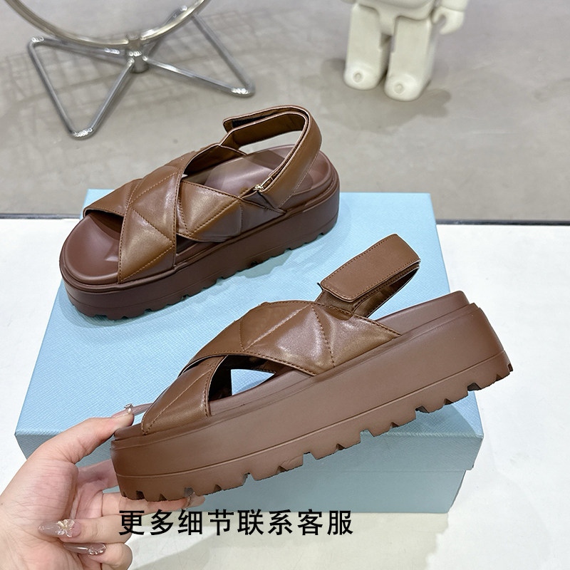p家2026夏季厚底增高凉鞋女流行爆款真皮高端凉拖鞋小个子女鞋