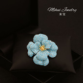 高级感精致闪耀蓝松石山茶花胸针奢华优雅花朵胸花别针礼物配饰