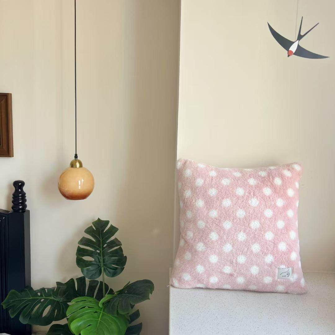 ins风北欧沙发样板间毛绒抱枕50x50cm现代少女心波点腰枕靠垫含芯