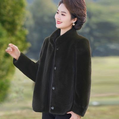 小个子妈妈冬装皮草外套厚短款中老年女新款高贵水貂皮毛一体大衣