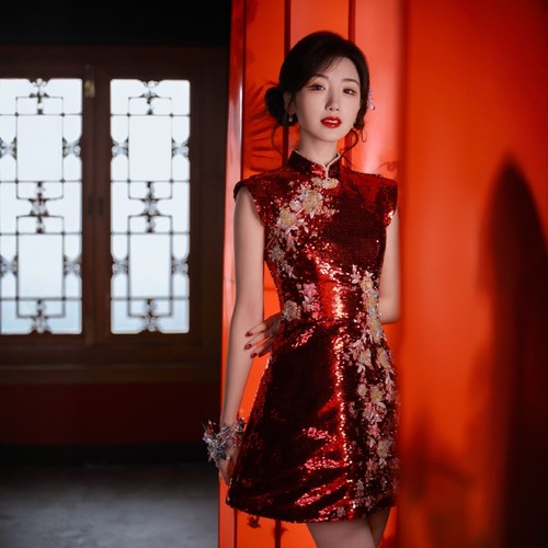 小礼服2026新款中式新娘旗袍敬酒订婚红色亮片刺绣宴会演出连衣裙