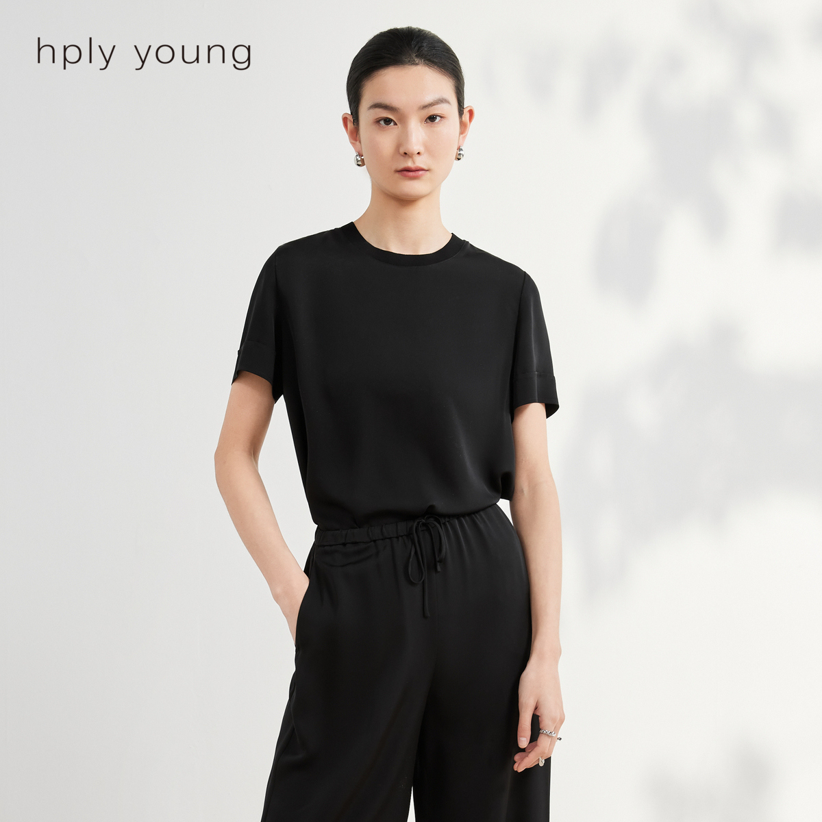 线上专享hply young夏季新款女T恤式真丝上衣圆领小上衣-封面