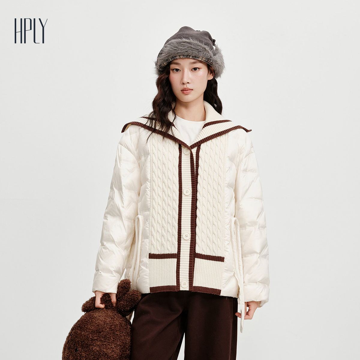 菱格绗缝 轻盈羽绒 针织翻领