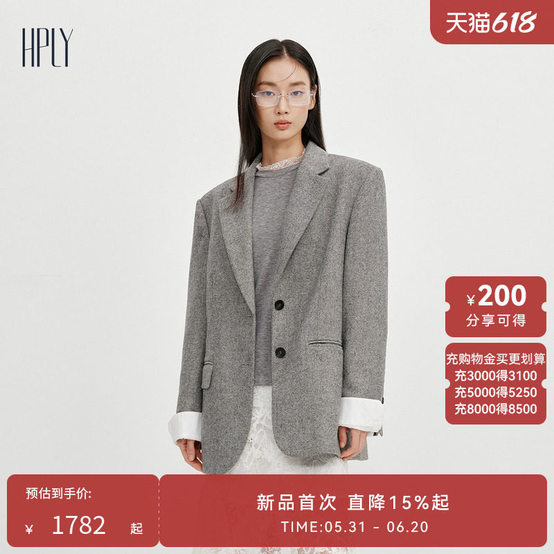 【时髦松弛】HPLY荷比俪冬新款绵羊毛萌趣胸针翻领人字纹西装