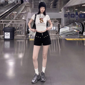 mali玛莉&2024年美式辣妹高腰双扣黑色牛仔短裤女包臀柳钉热裤子