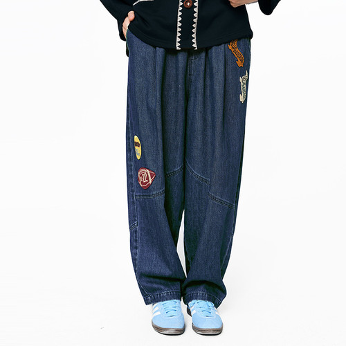 松紧腰、口袋、绣花章仔