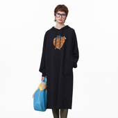 MOVEUP幻走2025秋季 新款 .FUN系列连帽草莓贴布绣口袋针织连衣裙