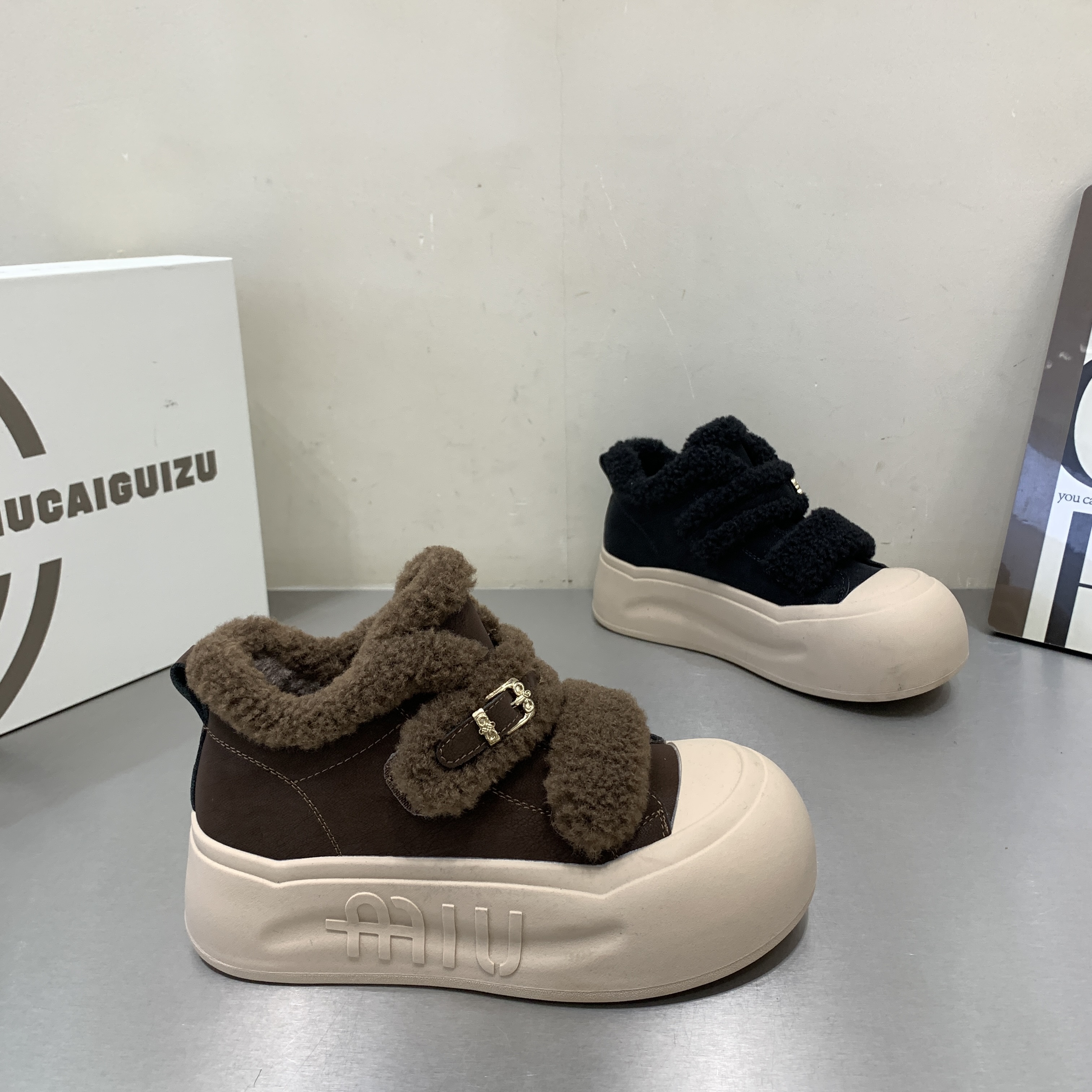 网红款2025冬季新款厚底加绒雪地靴百搭时尚休闲超火增高学生棉鞋