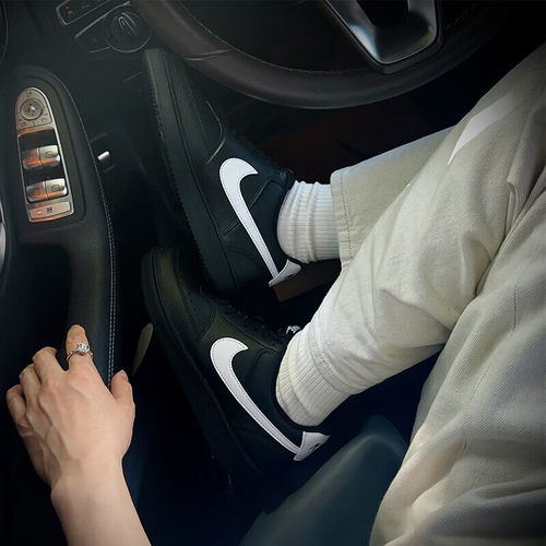 耐克CourtVision1黑白低帮板鞋