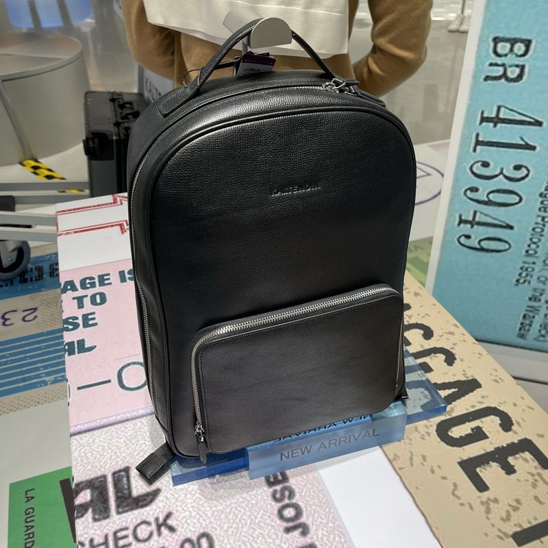 卡尔丹顿商务时尚男士黑色双肩包KAPS6600SAB2专柜3680