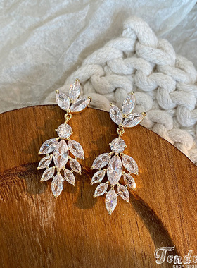 Crystal Leafs Earrings 闪耀树叶形锆石轻奢叶子耳环