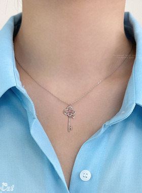 Cubic Key necklace 轻奢小众ins锆石坠水钻皇冠钥匙坠短项链