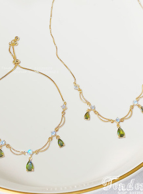 橄榄绿水滴锆石镂空月亮短项链