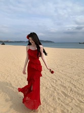 大红色显白吊带连衣裙女荷叶边开叉海边旅游度假氛围感拍照长裙