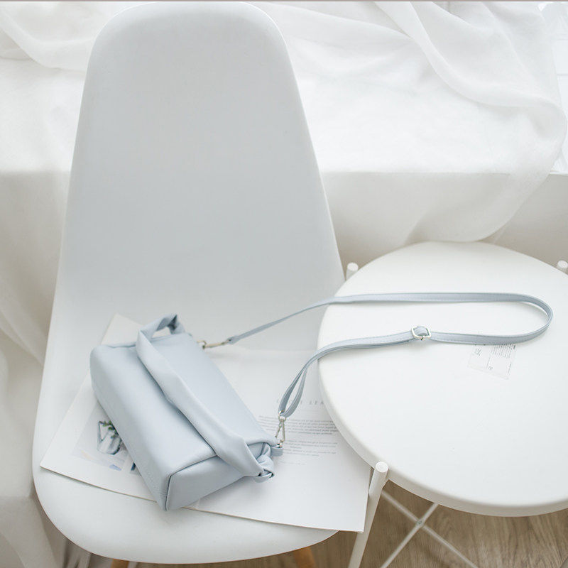 轻便单肩斜挎包女2026新款日韩设计感小众简约时尚女包云朵豆腐包