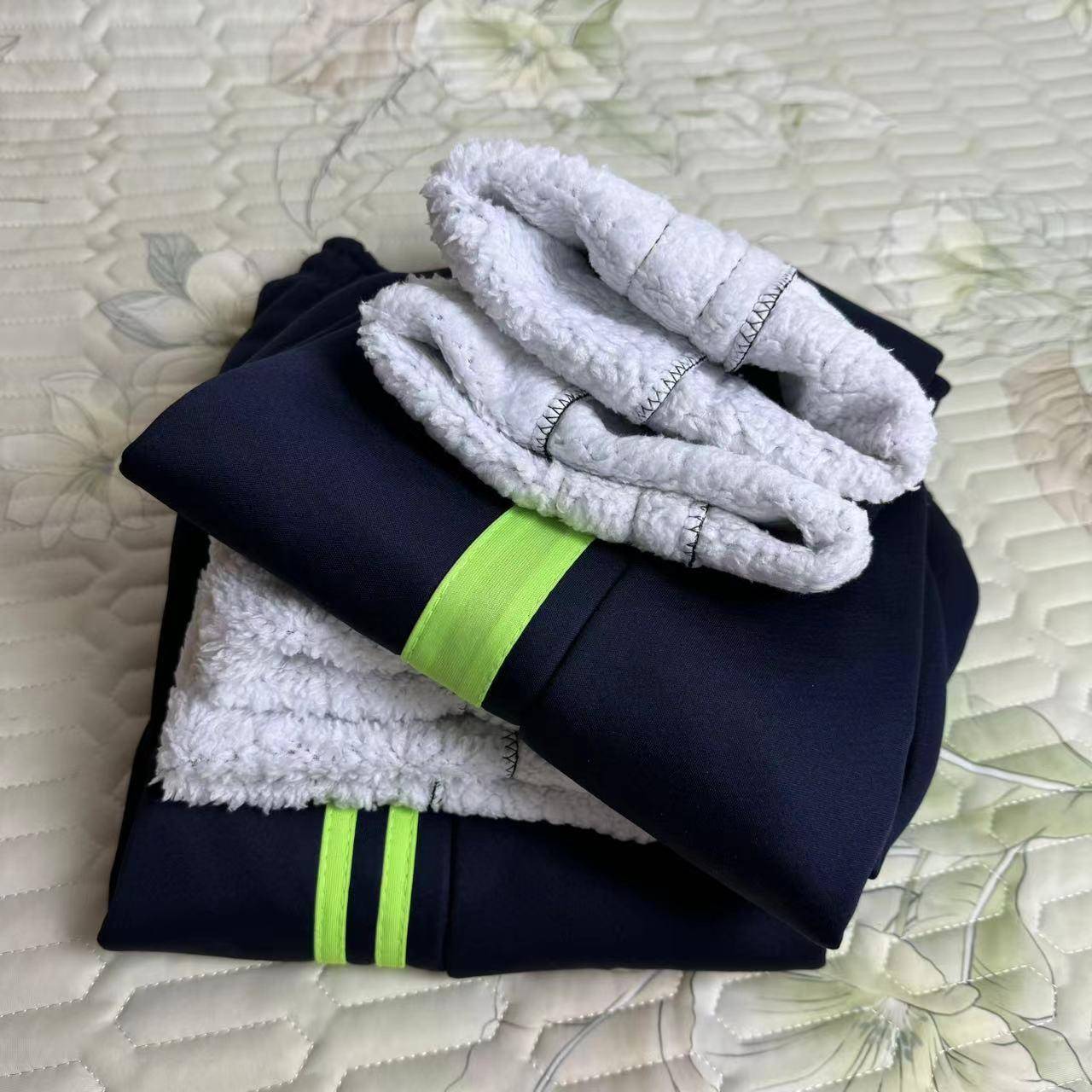 藏蓝色一条绿条校服裤子宽绿条