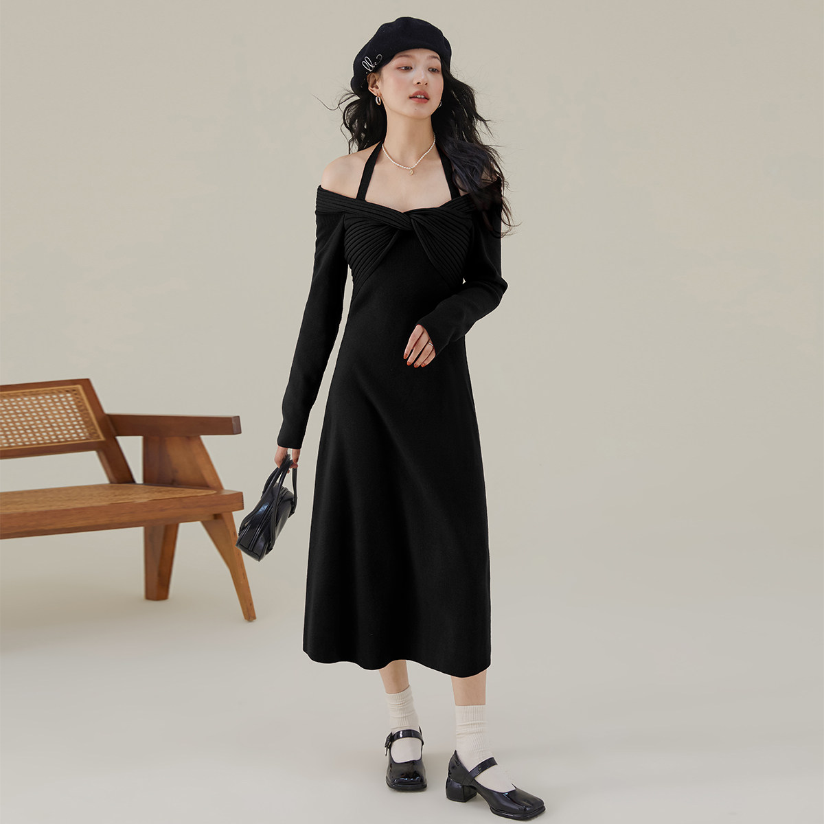 26年夏季设计感露肩针织连衣裙女高级感气质礼服裙子修身裙子