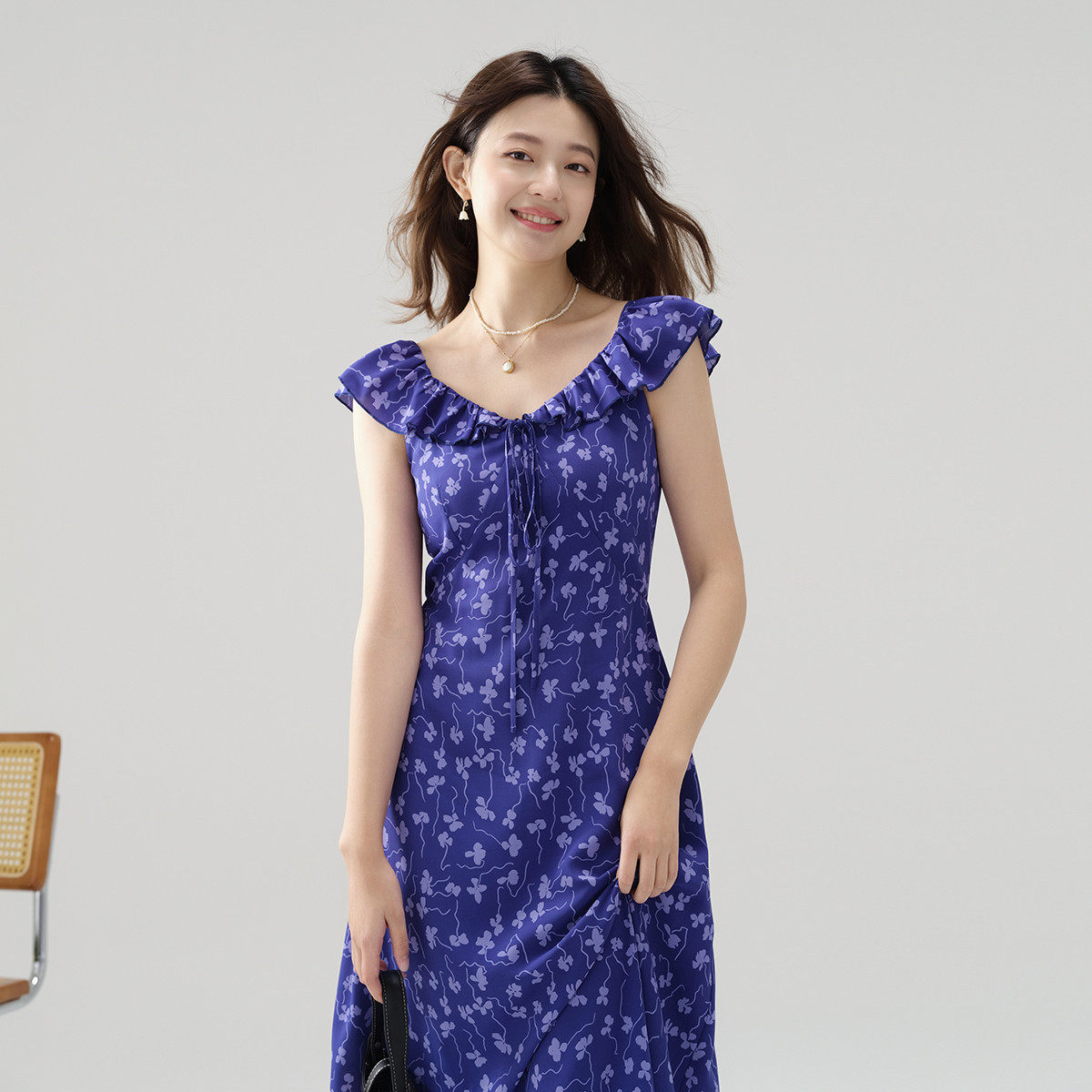 one more法式荷叶边V领碎花连衣裙女2025新款夏季收腰显