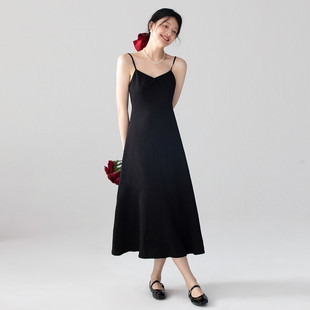吊带连衣裙女高级感法式 one 修身 新款 小黑裙度假裙子 more2025夏季