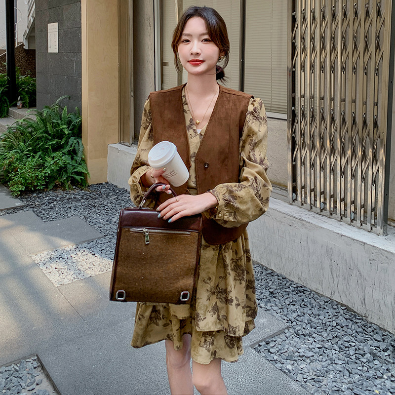 one more26年春秋法式复古马甲碎花连衣裙套装女显瘦气质两