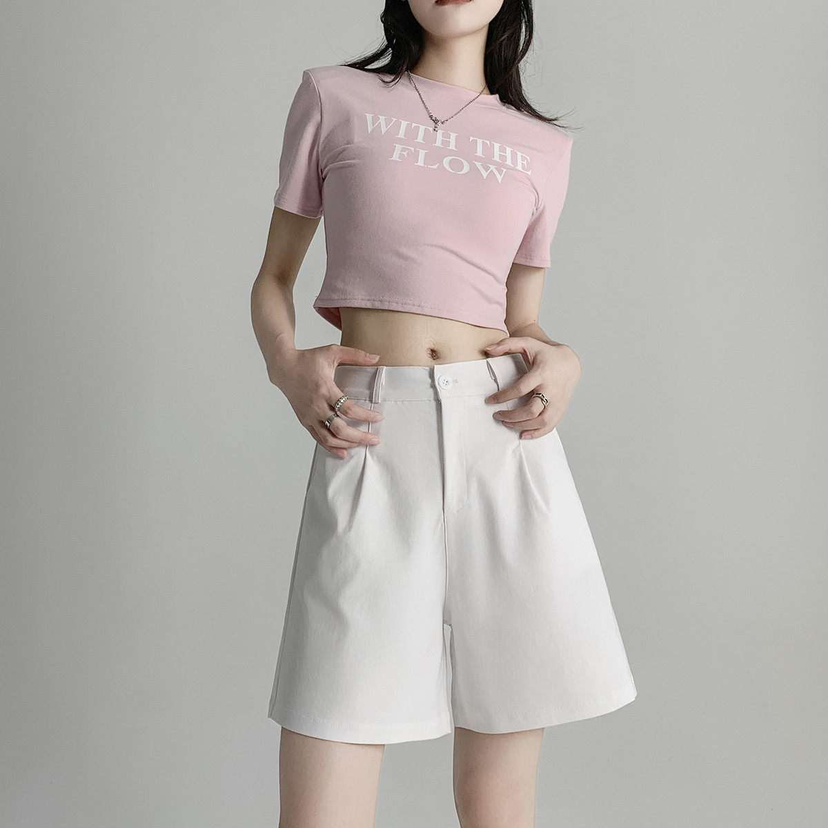 one more西装短裤女2026新款夏季薄款高腰a字休闲冰丝阔