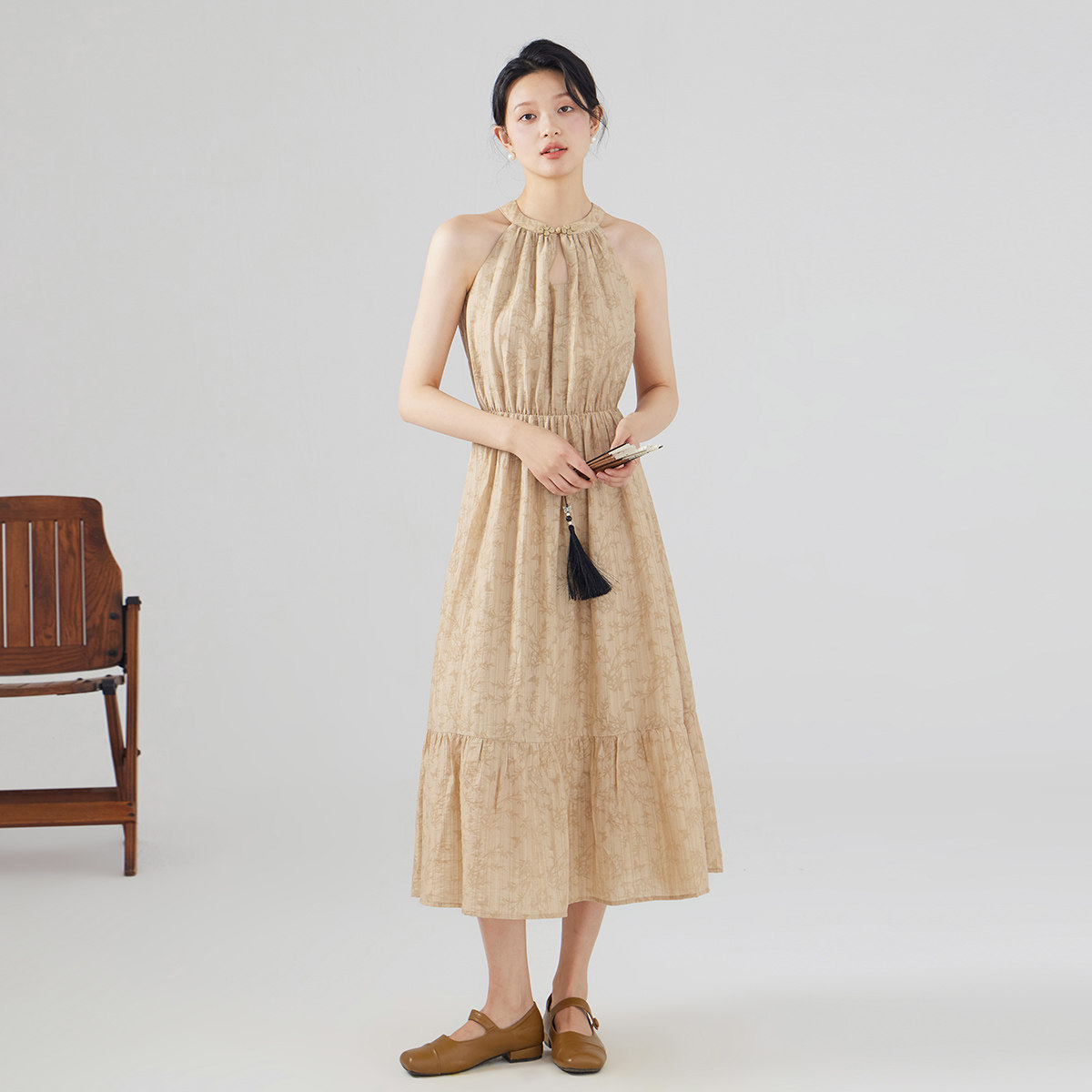 2026夏季薄款莱赛尔天丝连衣裙女法式挂脖吊带裙气质碎花长裙