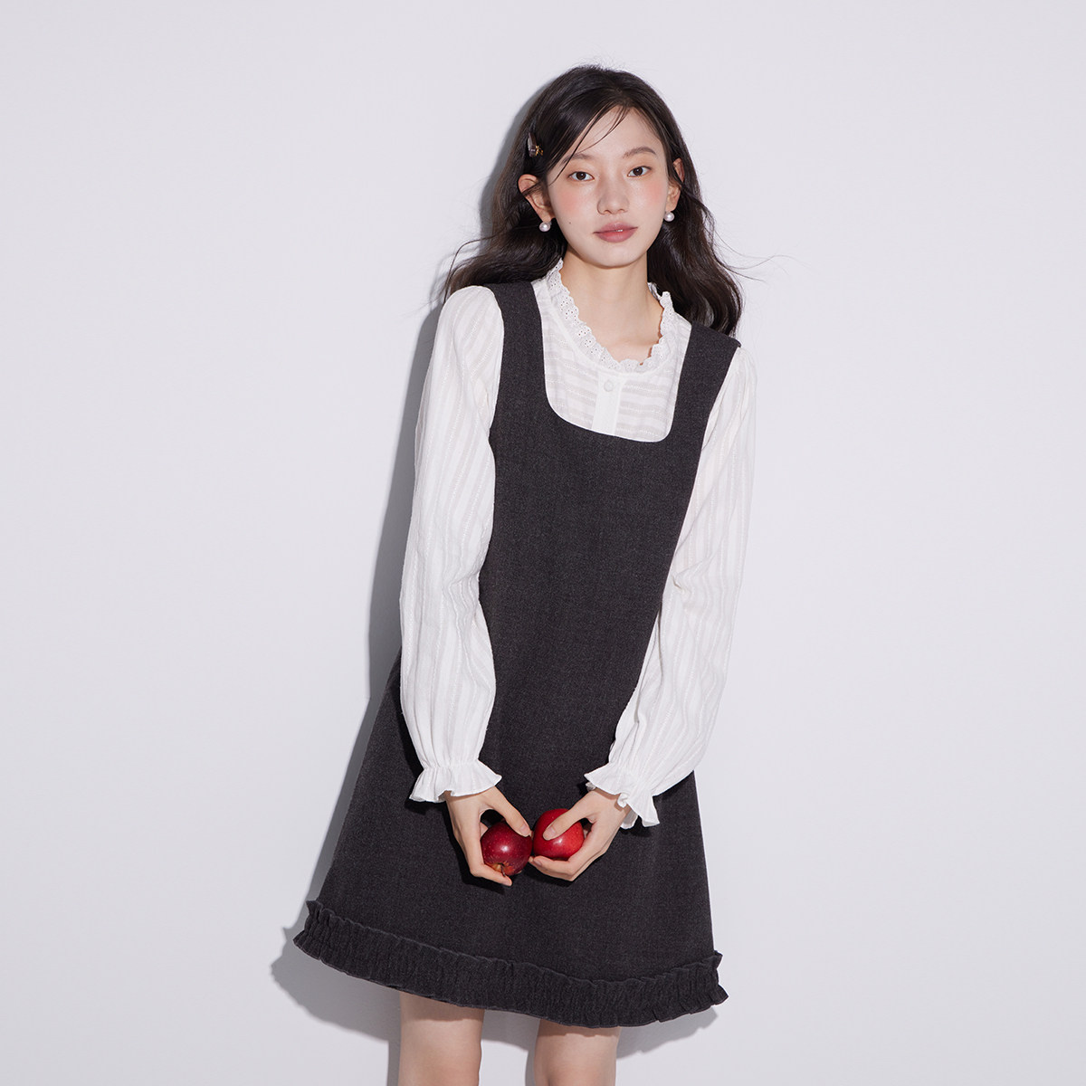 one more背带裙气质高级2025秋冬无袖连衣裙女外穿宽松吊