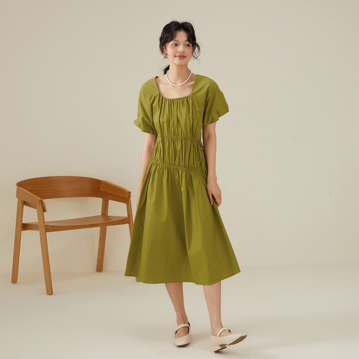 one more2025夏季新款法式方领连衣裙女高级感泡泡袖a字