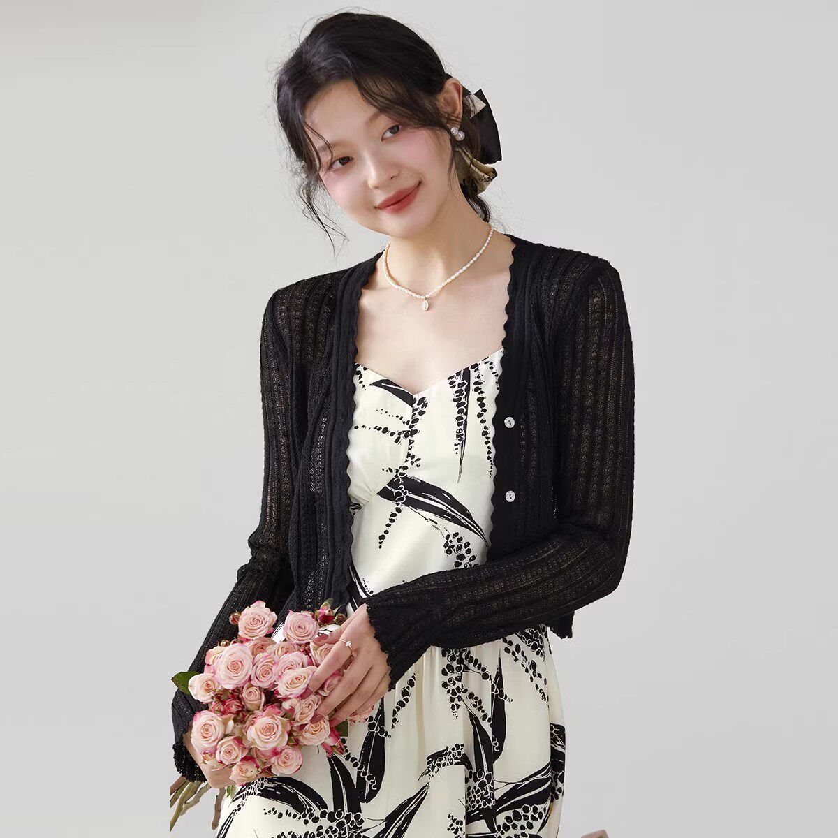 one more2025夏季新款短款镂空针织开衫女外搭罩衫空调衫