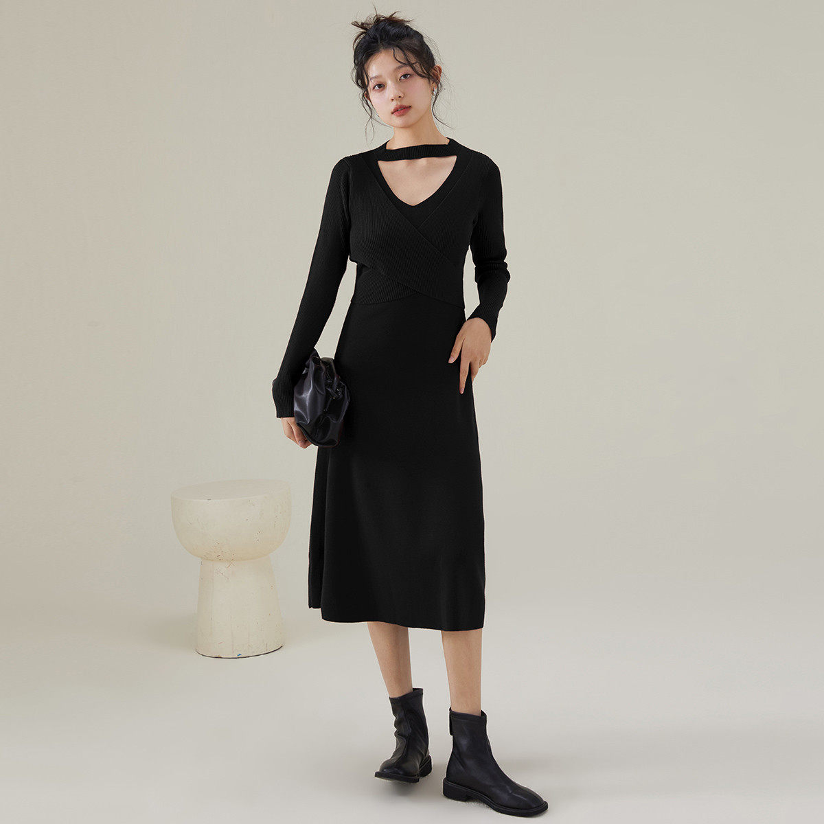 one more法式内搭毛衣裙v领针织连衣裙2025秋季中长款打