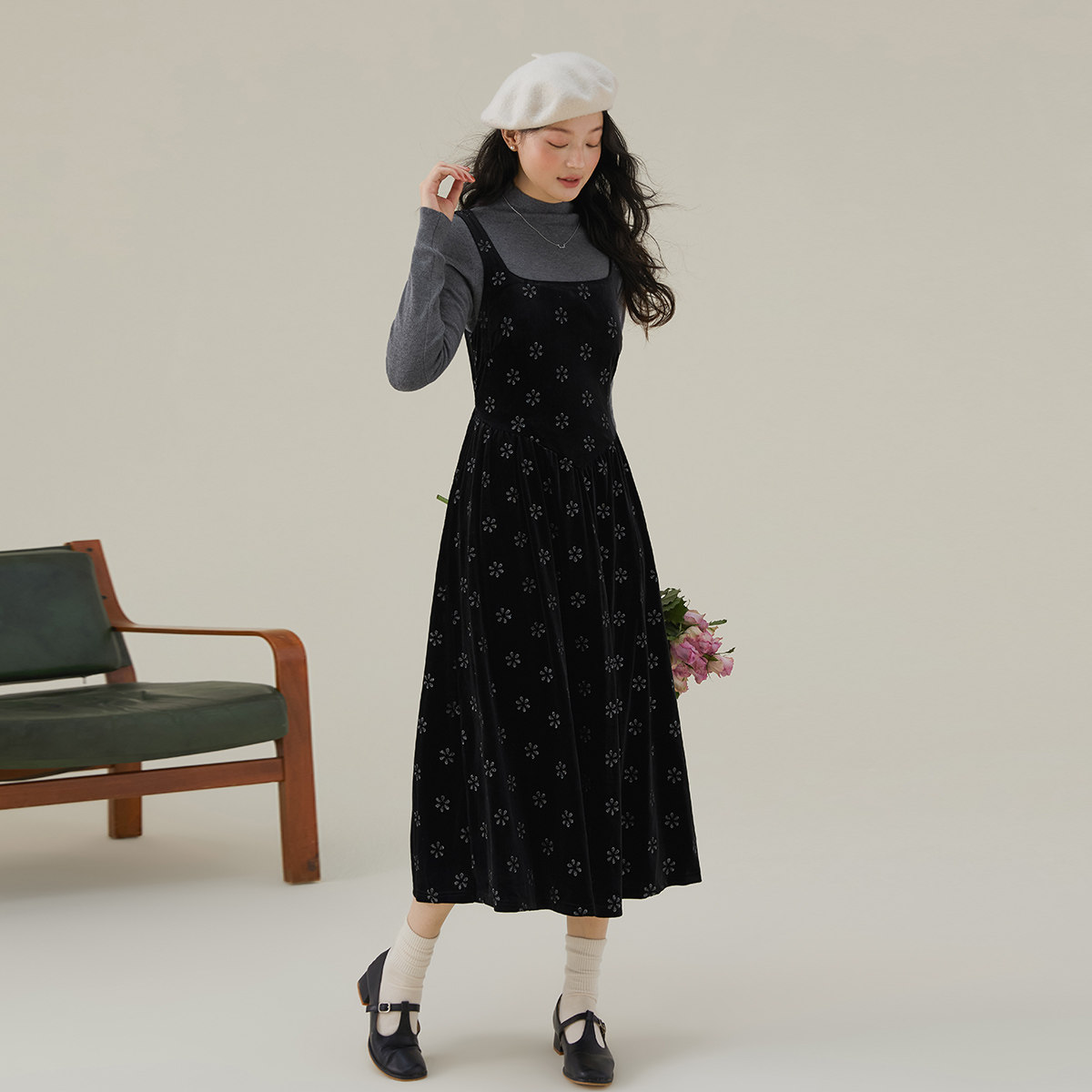 one more复古印花背带裙女2025秋冬外穿高级感连衣裙收腰